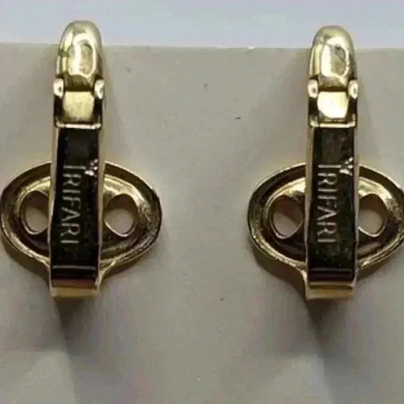 Vintage Crown Trifari Clip on Goldtone Stud Ball Earrings Excellent Condition - Picture 3 of 5